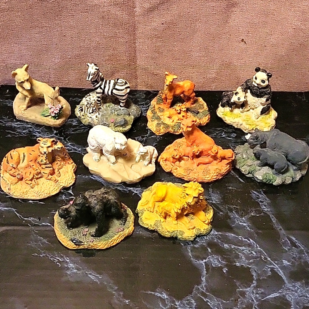 Set of 10 zoo animal figurines